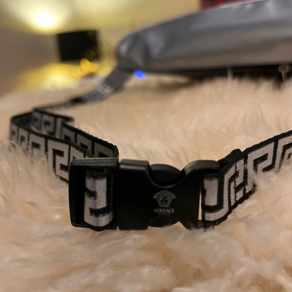 Fanny Pack Versace Adjustable Strap Good used condition!! - Picture 12 of 16